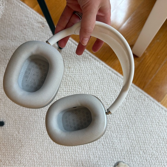 AirPod Max - Picture 2 of 3